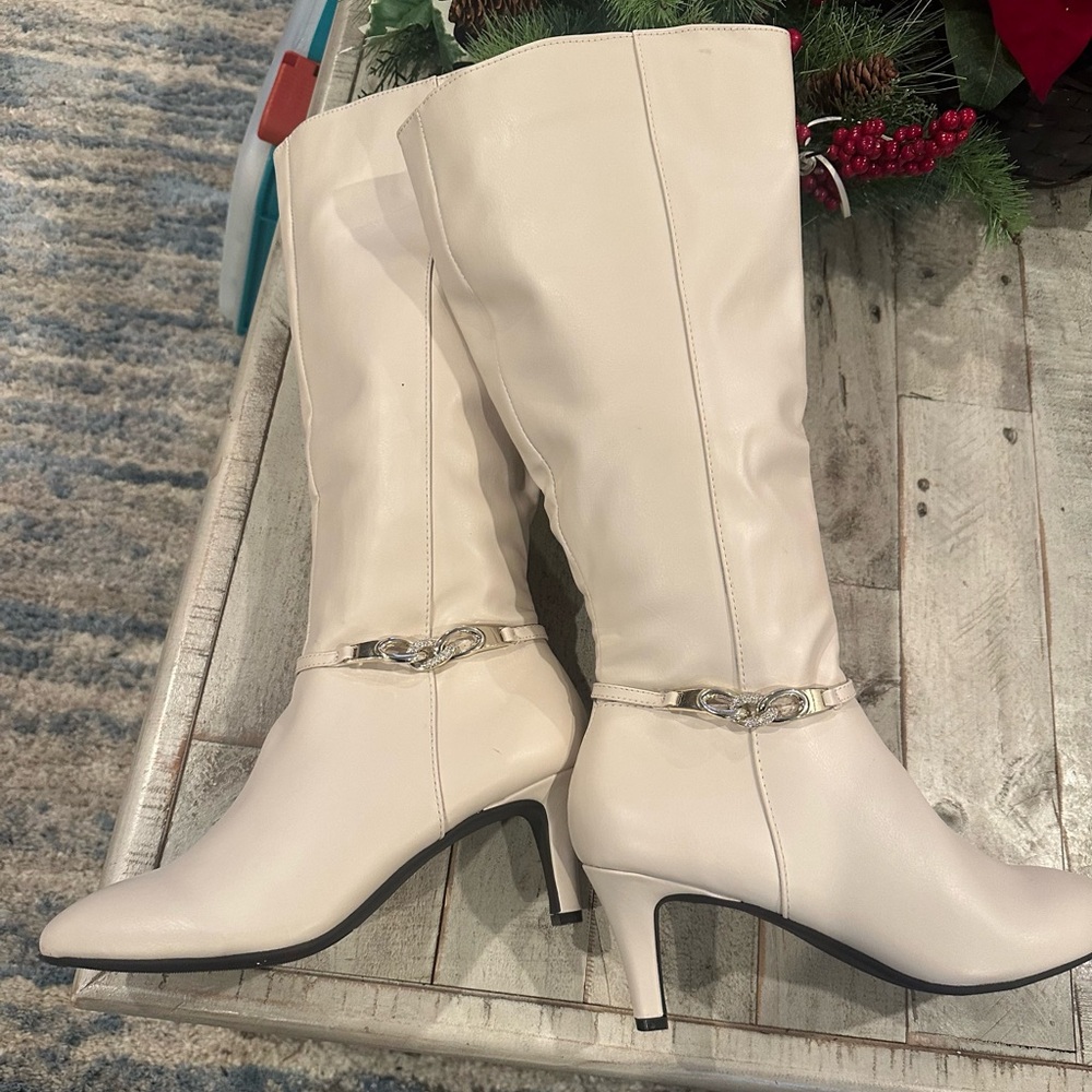 🌺🌸NWOT Karen Scott Cream White Boots🌺🌸Women's Size 7.5